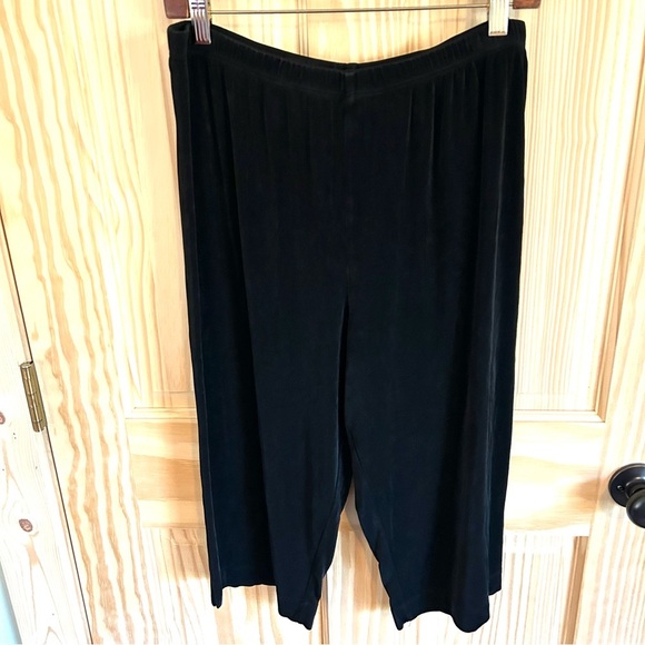 Chico's Pants - Chico’s Travelers Slinky Elastic Cropped Pants. Size XL/16(Chico’s 3).